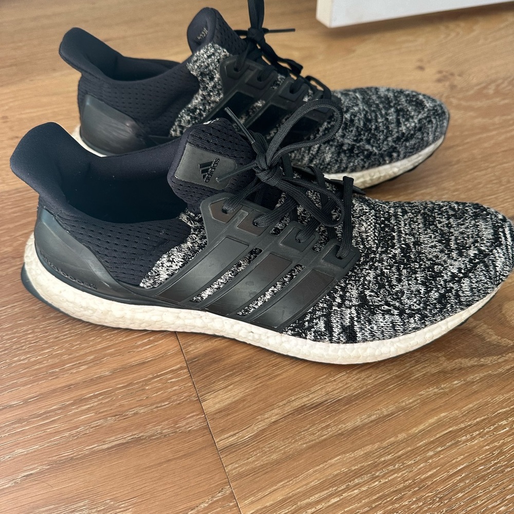 Men’s Adidas Ultra boosts size 12